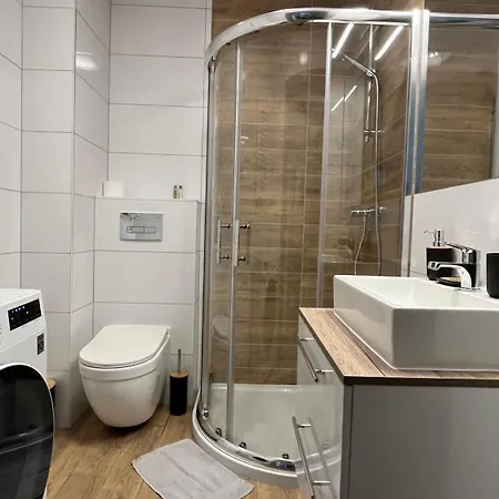 Falla Apartamenty- Ul Wiejska * אוסטרוני מורסקי